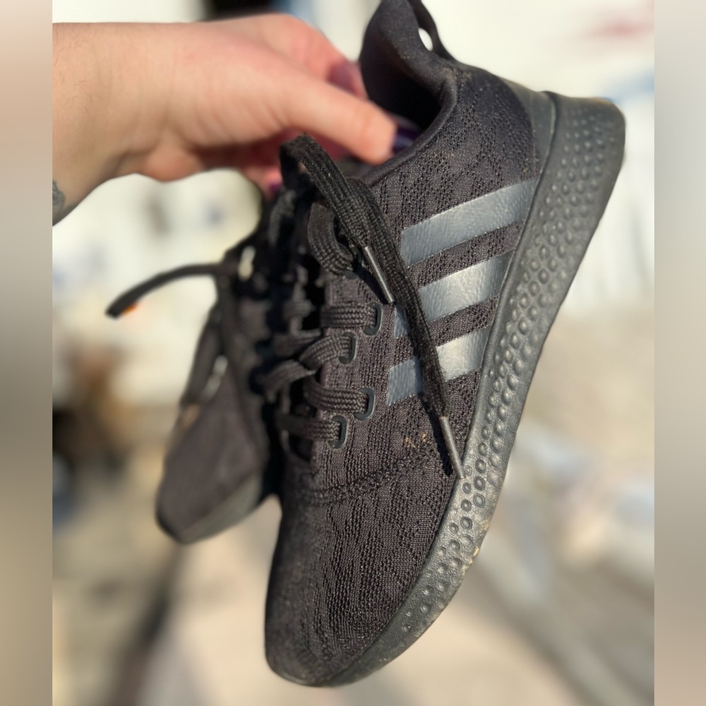 Women’s black adidas size w7